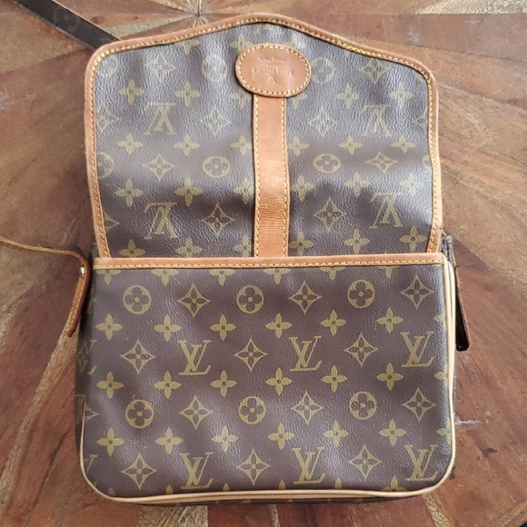 Louis Vuitton Monogram Canvas Shoulder Bag - Picture 5 of 6